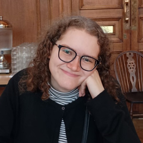 Portrait photo of Aubrie Miller